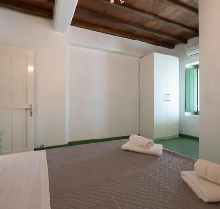 Irilia, Private Pool With Unrestricted Sea View Apartman