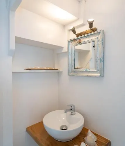 Irilia, Private Pool With Unrestricted Sea View Apartment